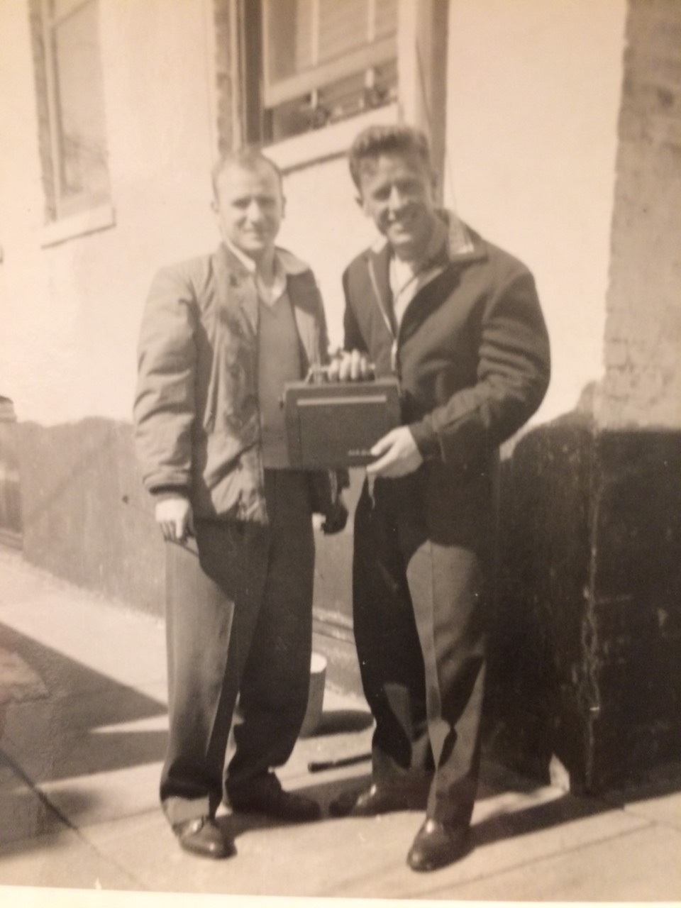 Me djalin e dajës Edip Mehmeti, pjesëmarrës i Luftës së Koresë, 1956