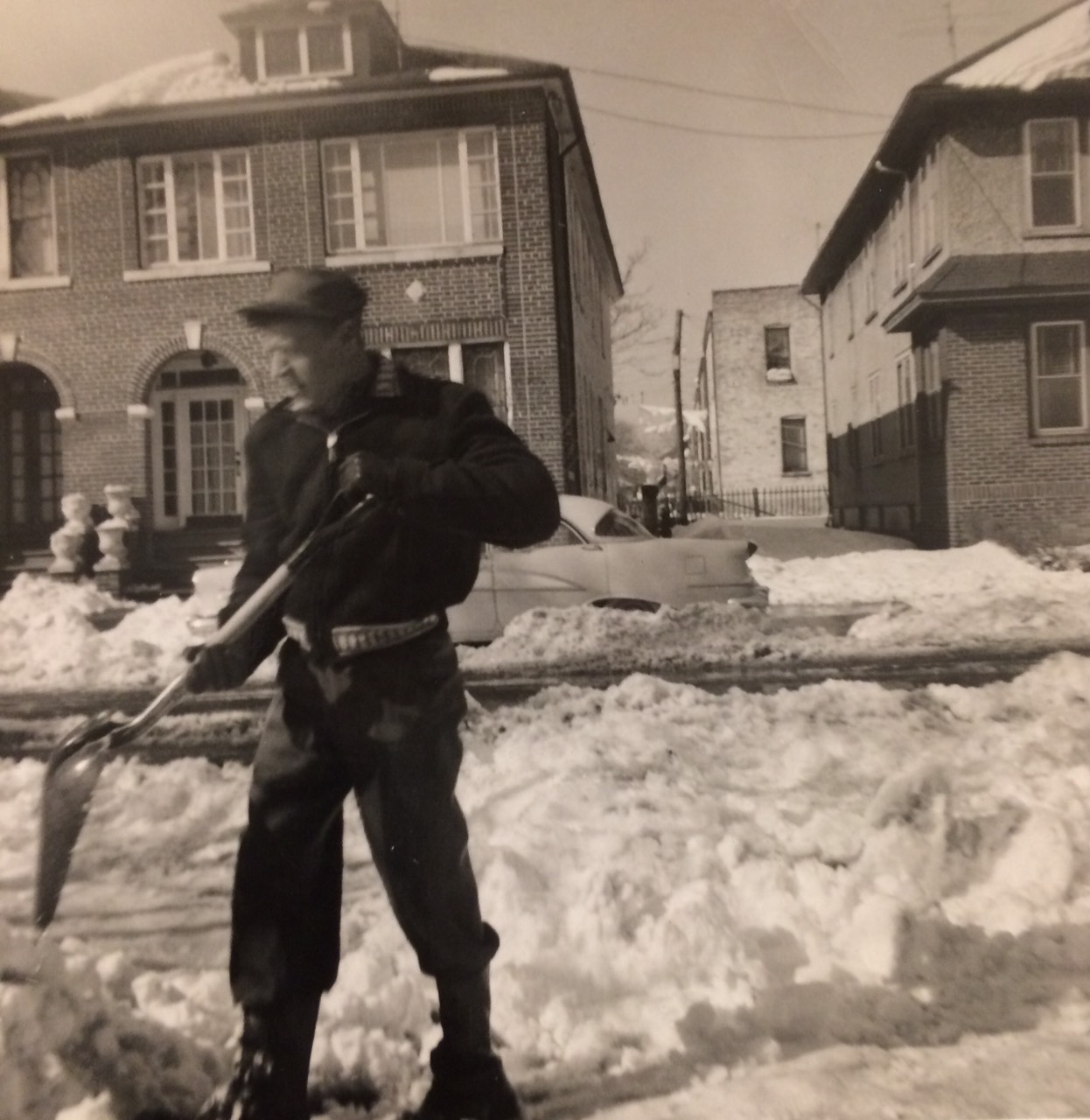 Para shtëpisë së dajës Nuri Mehmeti, janar 1956
