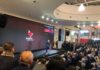 Samiti promovues i politikës ditore dhe dekorimeve