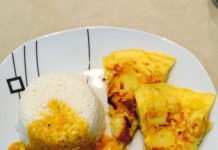 Oriz i bardhë me jager sos dhe omletë spanjolle