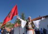 Mali i Zi, ndonëse legjitimon, për flamurin shqiptar burgos e arreston!