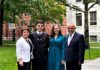 Deni Hoxha diplomohet në Universitetin numër 1 në botë- Universitetin e Harvardit