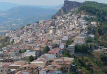 Shën Kolli arbëresh, krenar me Skënderbeun në shesh