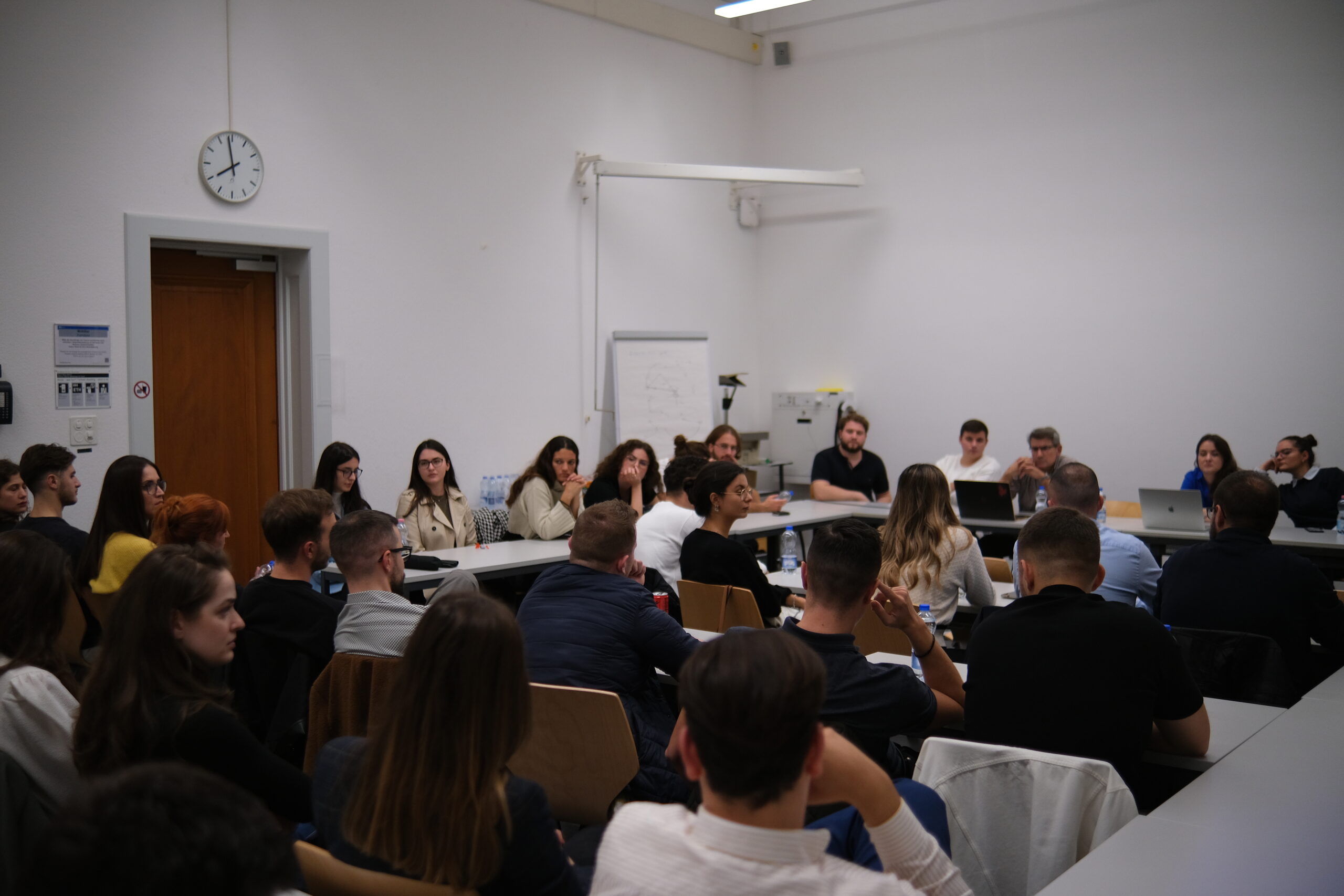 Bashkëbisedim mbresëlënës mes studentëve shqiptarë të Universitetit të Cyrihut dhe Prof.Dr.Dr. Naxhi Selimit