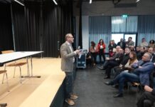 Emri dhe libri i Enver Robellit, mblodhi elitën shqiptare në Cyrih