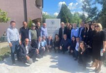 Në Sllatinë të Epërme të Vitisë u përurua pllaka përkujtimore kushtuar atdhetarit Nazim Azemi