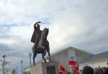 Në sheshin qendror të Tuzit u përurua shtatorja e Gjergj Kastriotit Skënderbeu