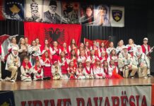 Shksh “Atdheu” Thun nderoi Ditën e Flamurit me një program solid artistik