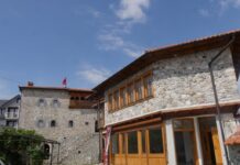 Kullat e Dukagjinit, midis dy kohërash