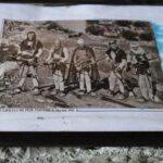 4) Dedë Gjon Luli, me luftëtarë, foto e K. Marubit