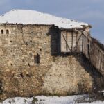 5) Kullë e vjetër në Srellc që pret restaurimin