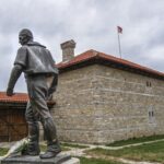 6) Kulla e Ahmet Delisë Prekaz i Epërmë