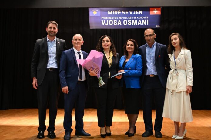 Vjosa_Osmani_Organizator
