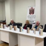 Duke promovuar librat e mi nga Kryesia e SHI JAKOVA, në Sallen e Bibliotekës së Gjakovës, në Gjakovë...
