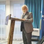 Prend Ndue Buzhala në Konsullatën e Republikës së Kosovës, në Zurich CH para foltores...