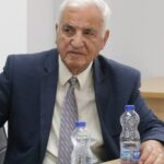 Prof. Mr. Muhamet D. Rogova, duke përcjellur një tubim, në Gjakovë.
