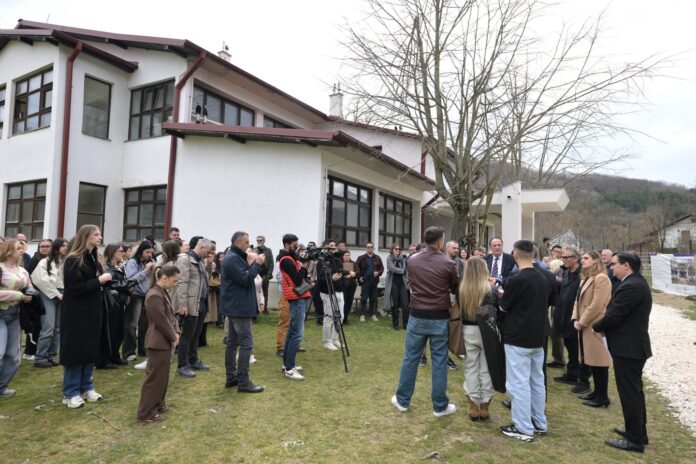 Sislej xhafa (1)