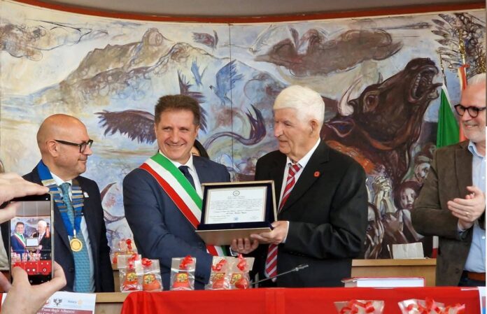 Dekorimi 4 prill 2026 Hora Arbëreshe, Sicili, Itali