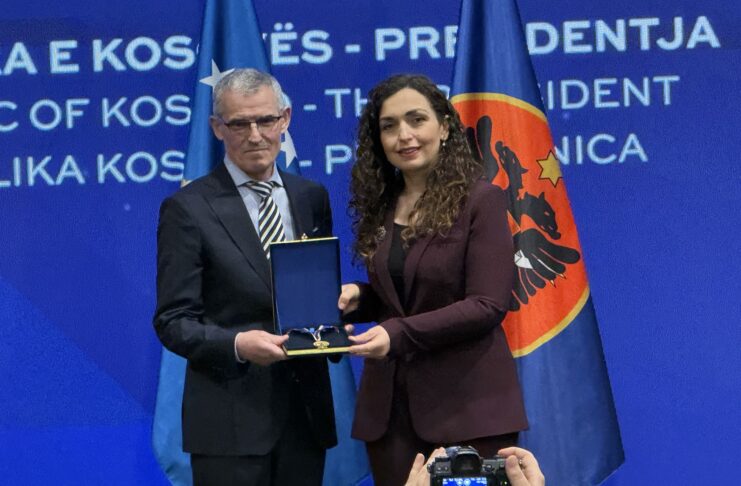 Presidentja e Kosovës, dekoroi dy doktorët ferizajas në mërgatë me reputacion ndërkombëtar